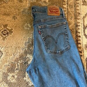 Levi’s wedgie straight, sz 29